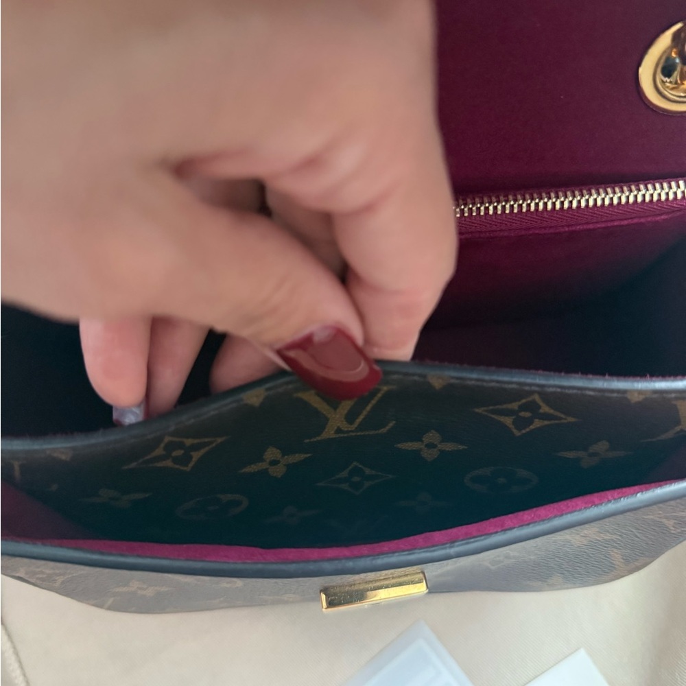 Louis Vuitton Passy handbag - Picture 15 of 17